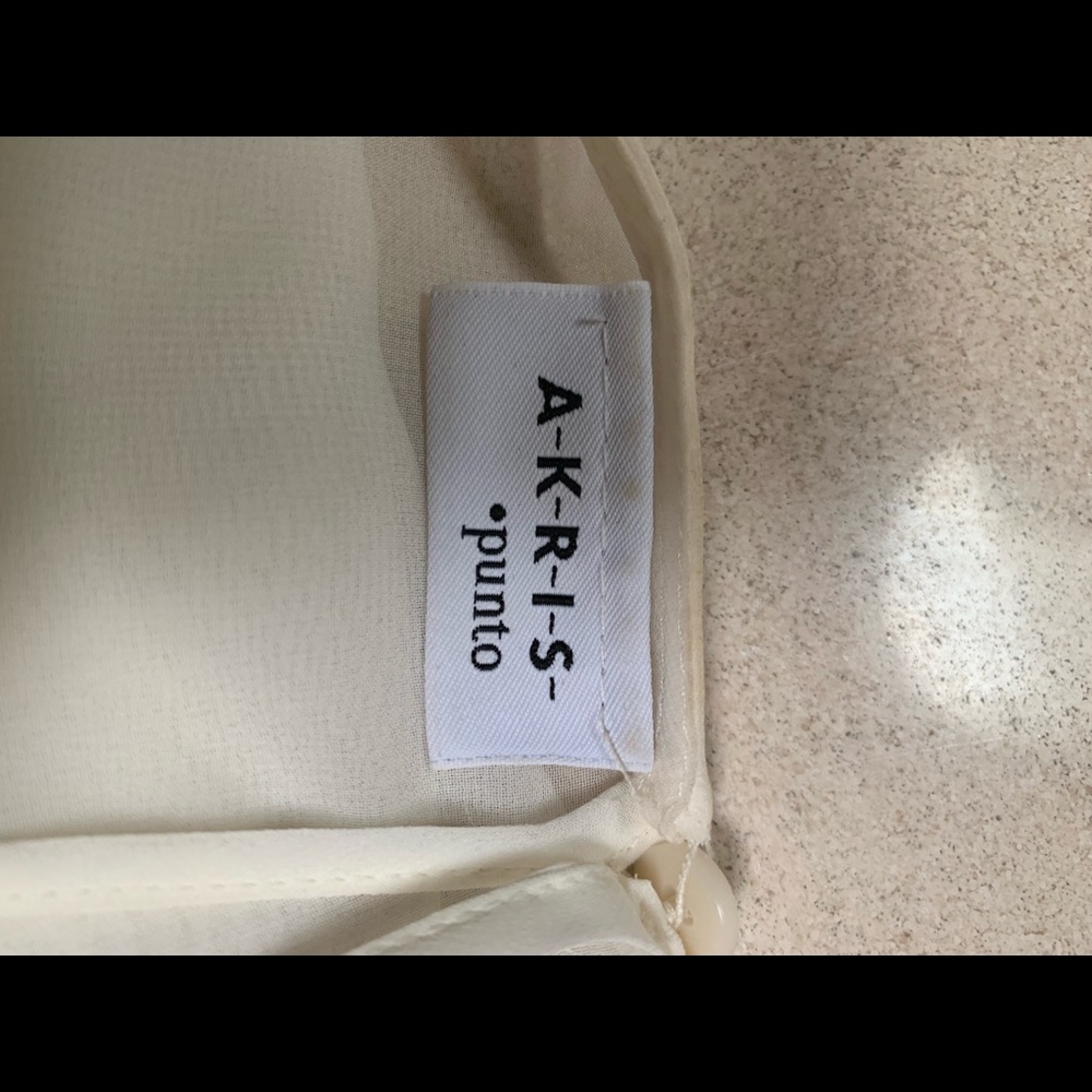 Tops - Picture 5 of 6